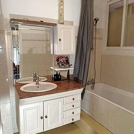 Hostel Privees Dans Un De 2 Pieces A 13e Paris