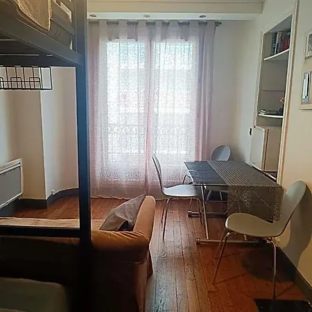 Privees Dans Un De 2 Pieces A 13e Hostel